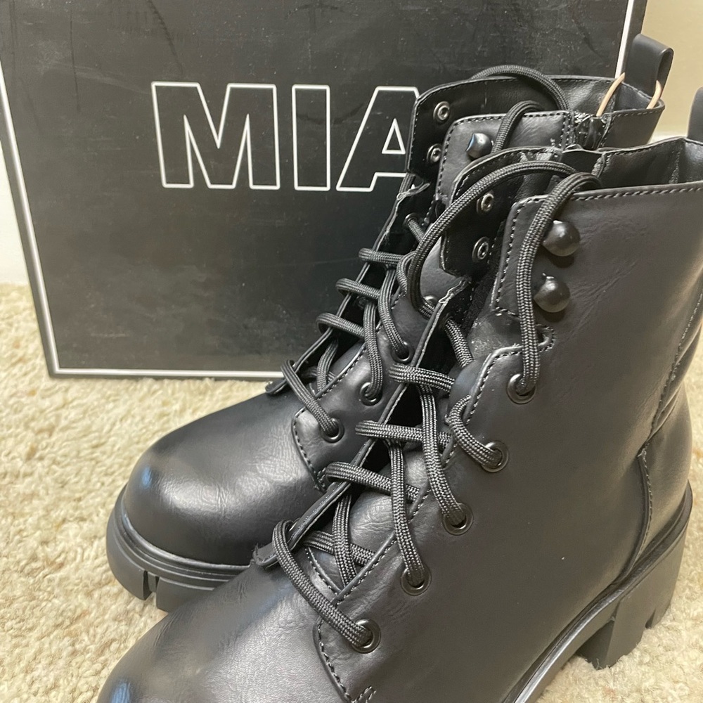 MIA - Lace Up Boots - SZ 6